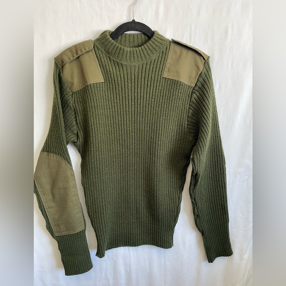 DSCP Valor Collection Army Green Ribbed Sweater with Patches Size 38 100% Wool